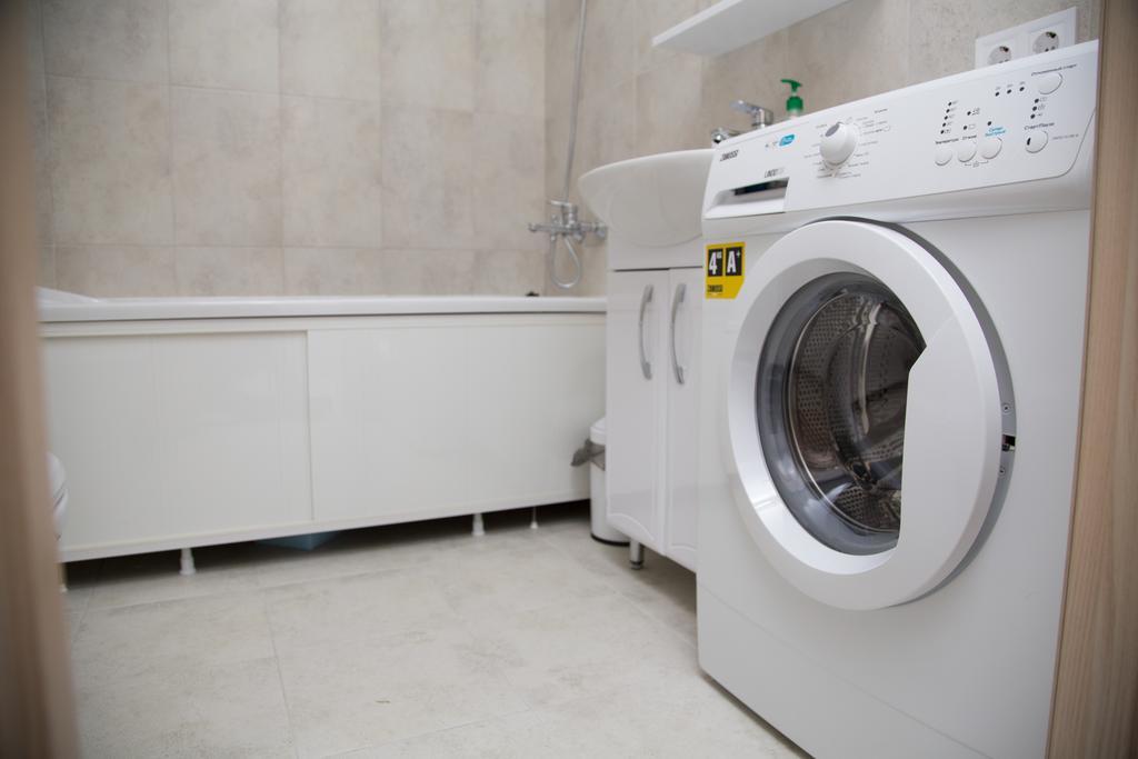 Flat2Let Appartement Boryspilʼ Buitenkant foto